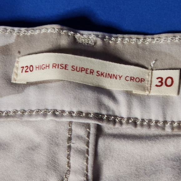 Levi's 720 High Rise Skinny Cropped Jeans - Picture 11 of 11